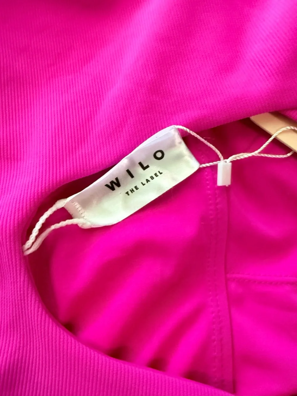 Wilo The Label Hot Pink One Piece Swimsuit V-Neck Crisscross Back Size Medium‎